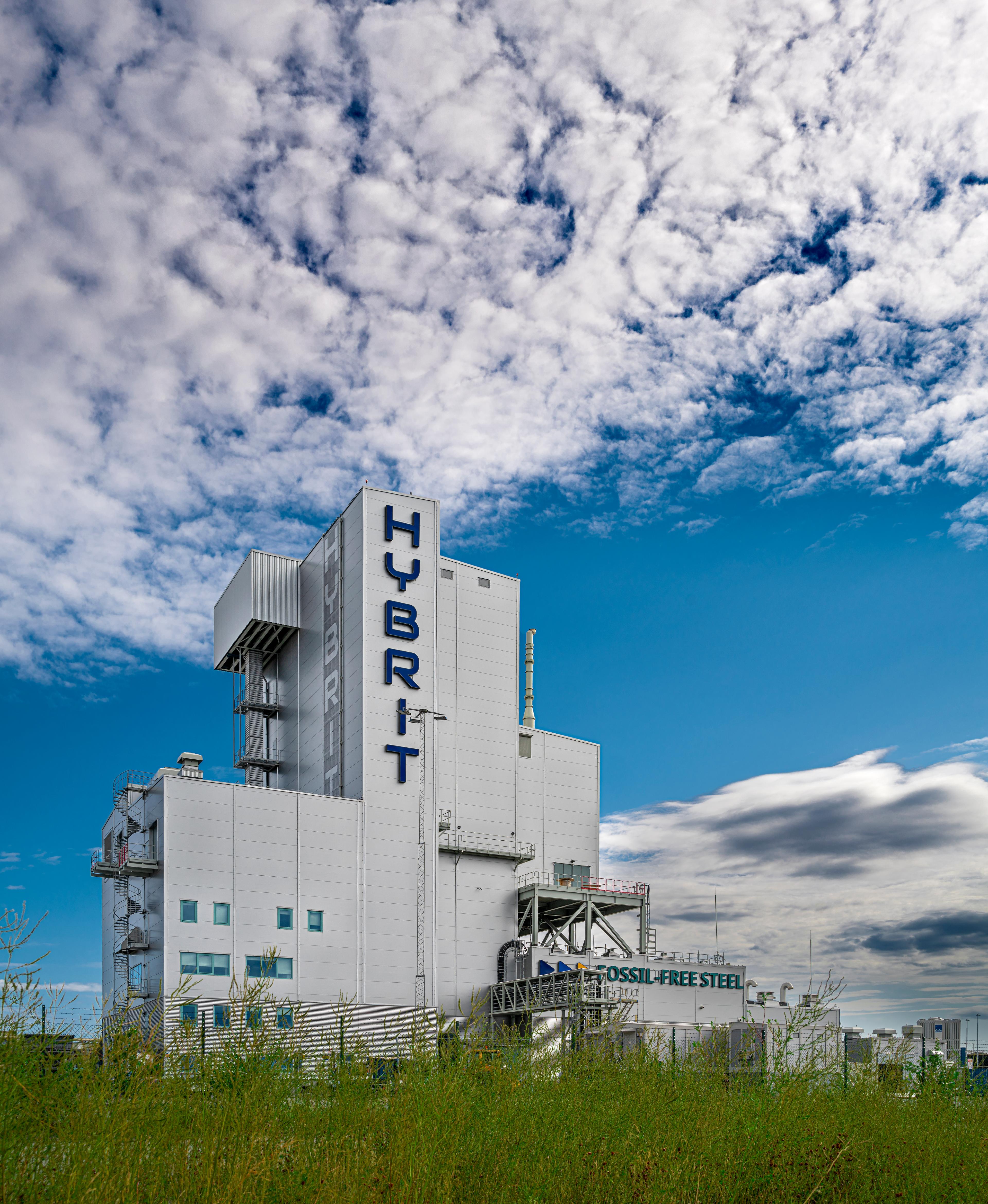 تمتلك شركة تصنيع الفولاذ الخالي من الأحافير HYBRIT مصنعًا تجريبيًا في مدينة لوليا الشمالية. الصورة: Jann Lipka/imagebank.sweden.se